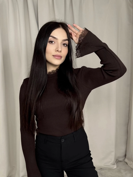 Dzianinowa Bluzka Z Koronką BELLA Czekolada