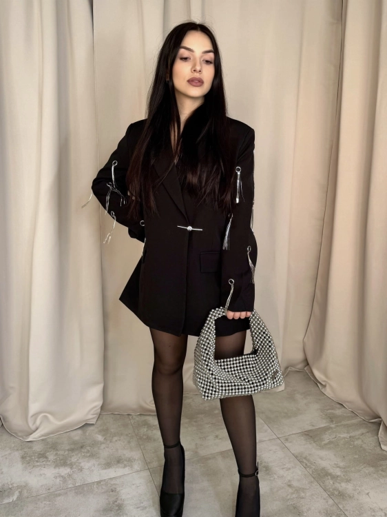Elegancka Marynarka Ze Srebrnymi Dodatkami
