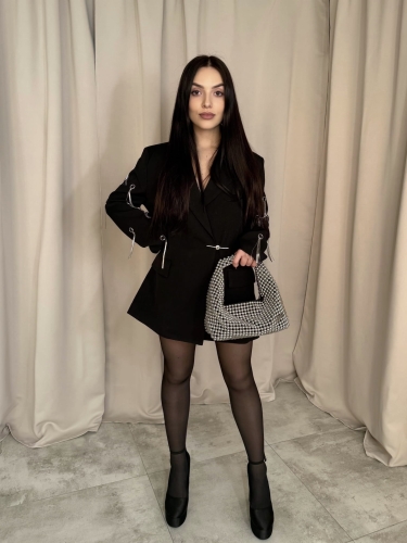 Elegancka Marynarka Ze Srebrnymi Dodatkami