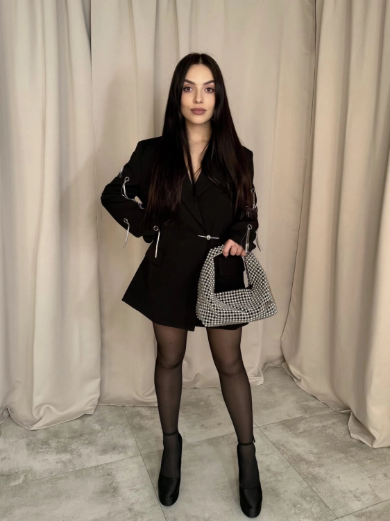 Elegancka Marynarka Ze Srebrnymi Dodatkami
